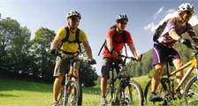 Hiking and cycling activities at Landal De Waufsberg